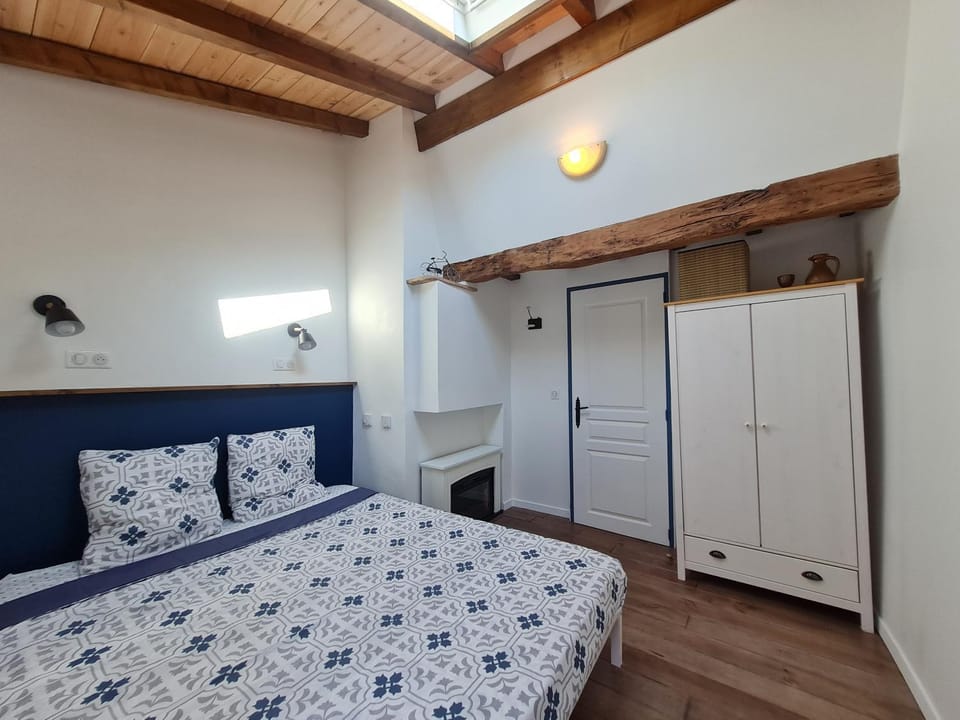 Bed, Photo of the whole room, Bedroom, wardrobe