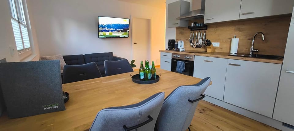 TV and multimedia, Kitchen or kitchenette, Dining area