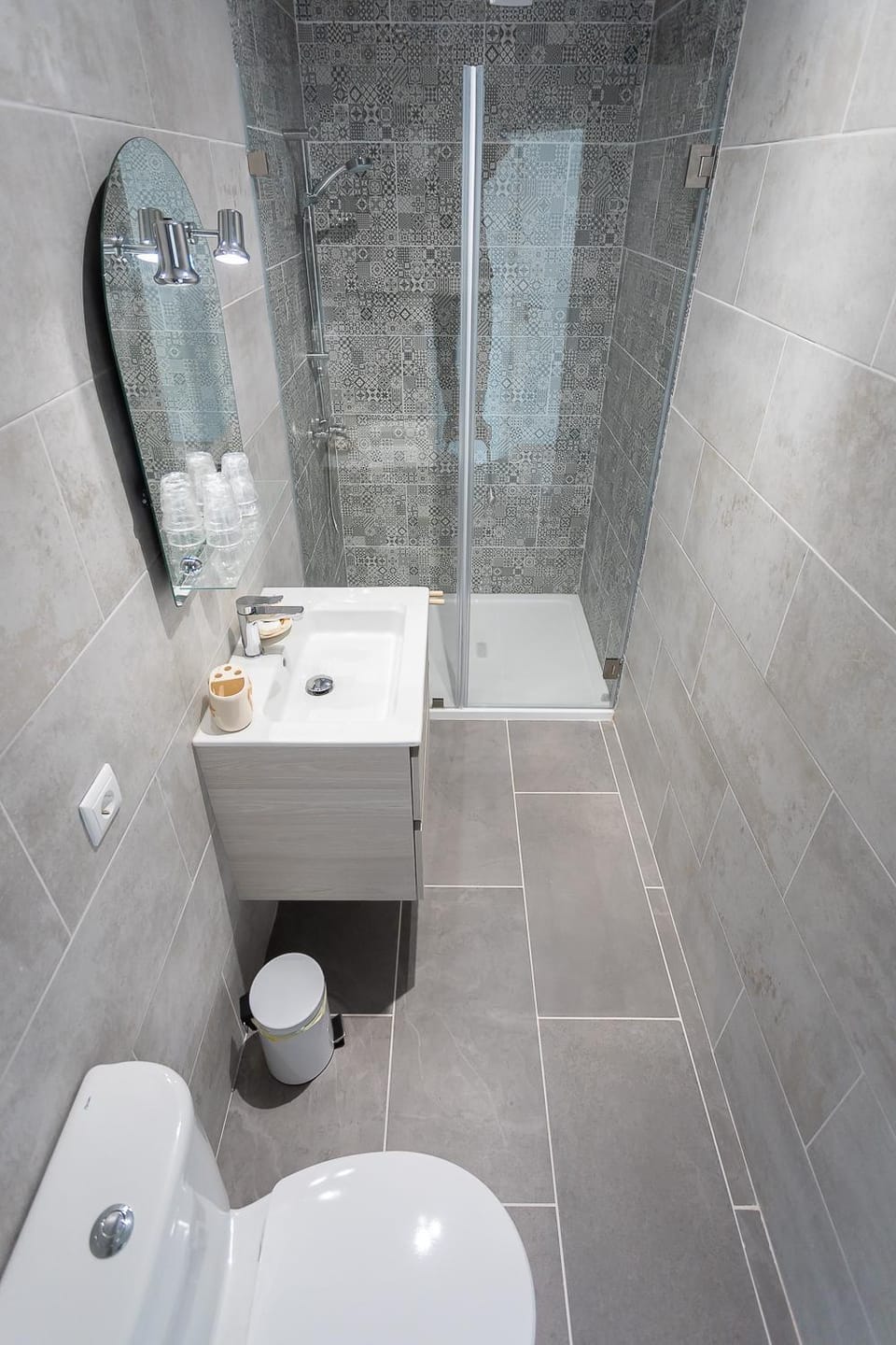 Shower, Toilet, Bathroom, towels