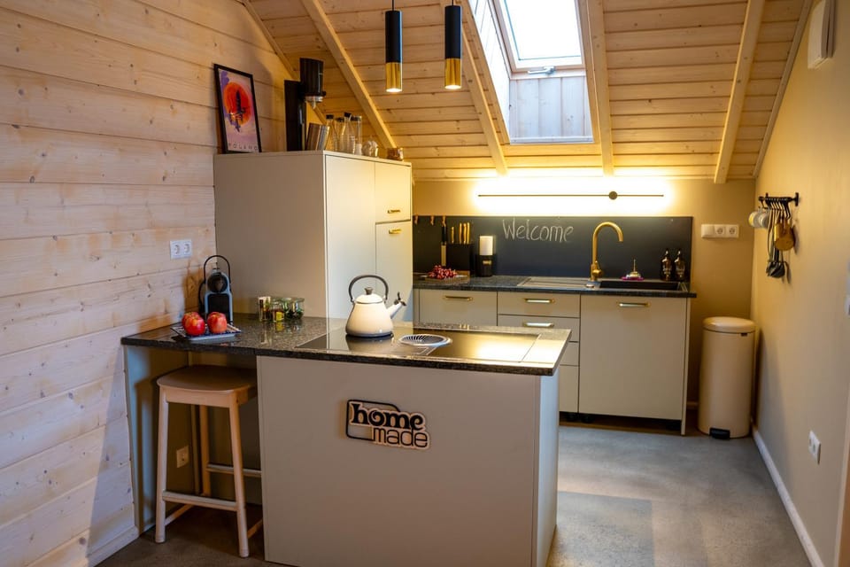 Coffee/tea facilities, kitchen