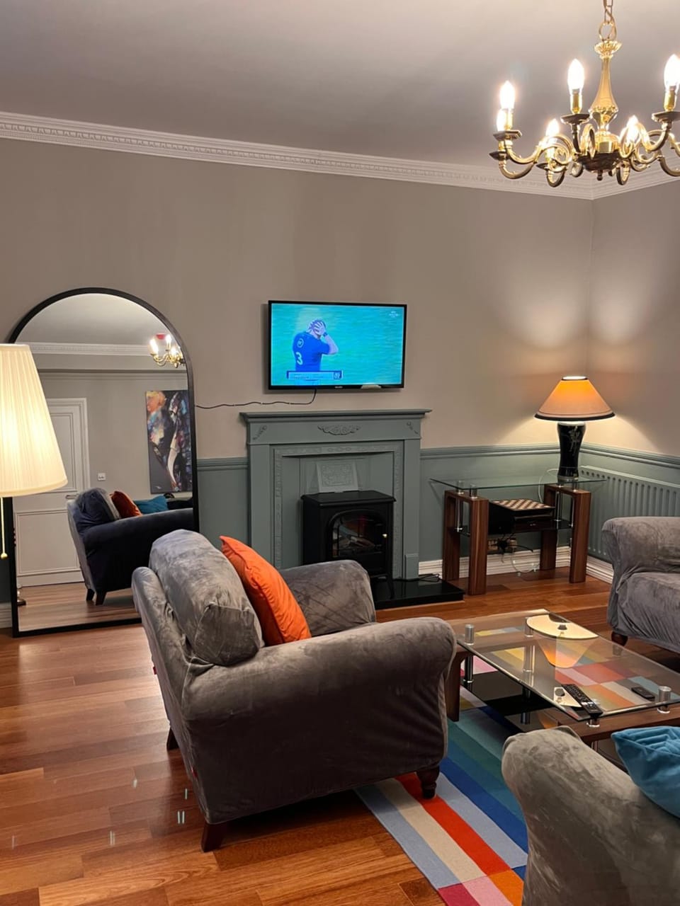 TV and multimedia, Living room, Seating area, flat iron
