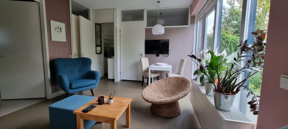 Lovely 1 bedroom apartment with garden no smoking Apartment in Amsterdam