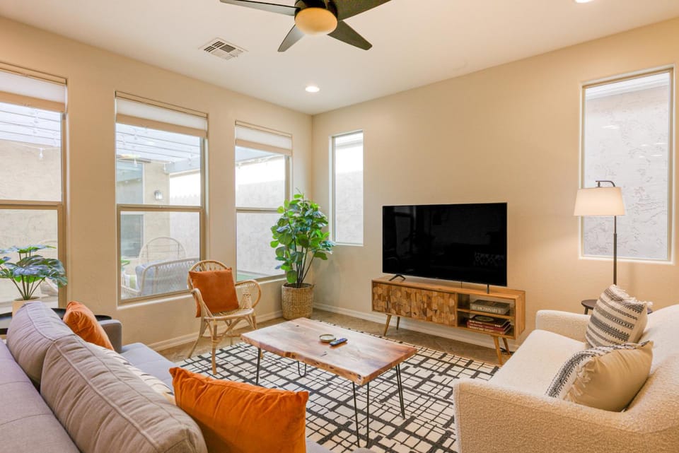 Piece of Provence House in Glendale