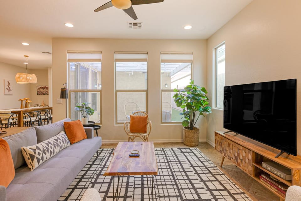 Piece of Provence House in Glendale