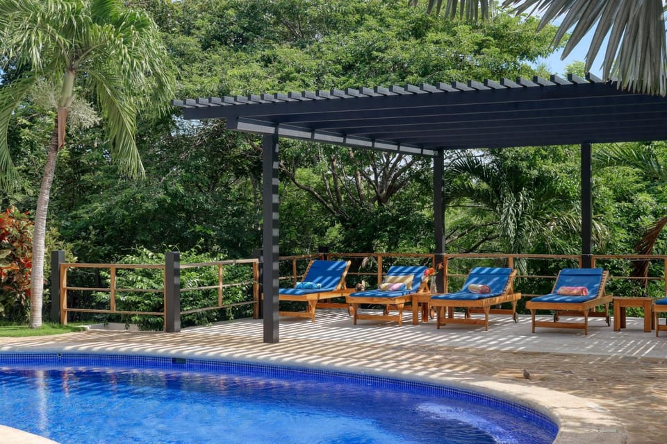 Casa Mimosa Poolside Apartment in Playa Flamingo