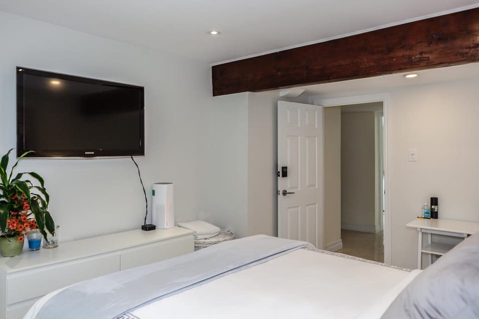 Bed, TV and multimedia, Photo of the whole room, Bedroom, internet