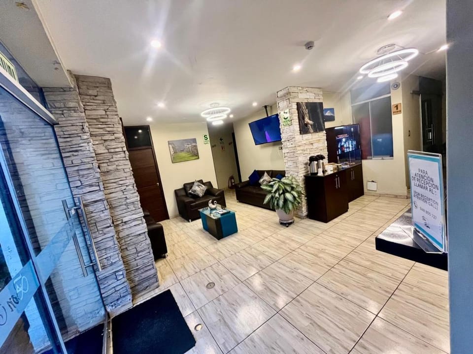 Communal lounge/ TV room, Lobby or reception
