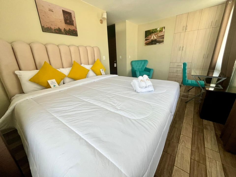 Bed, Seating area, Bedroom, towels