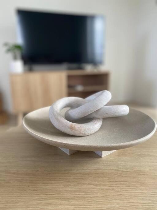 Modern Luxury 1 Bedroom Apartment - Walk to the shops! Free Wifi Apartment in Perth