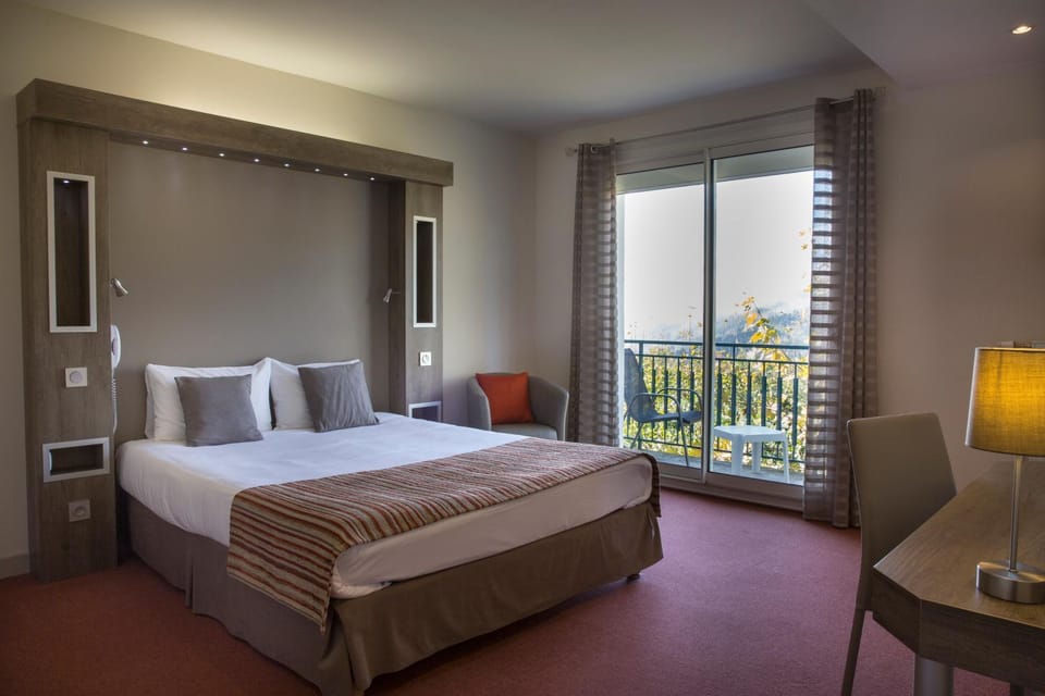 Bed, Photo of the whole room, Bedroom, Mountain view