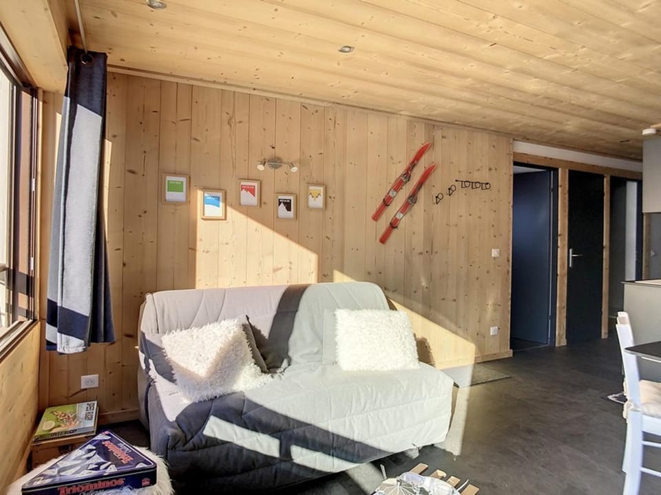 Appartement lumineux 4 pers, skis aux pieds, style Loft Alpin - FR-1-344-794 Apartment in Les Allues
