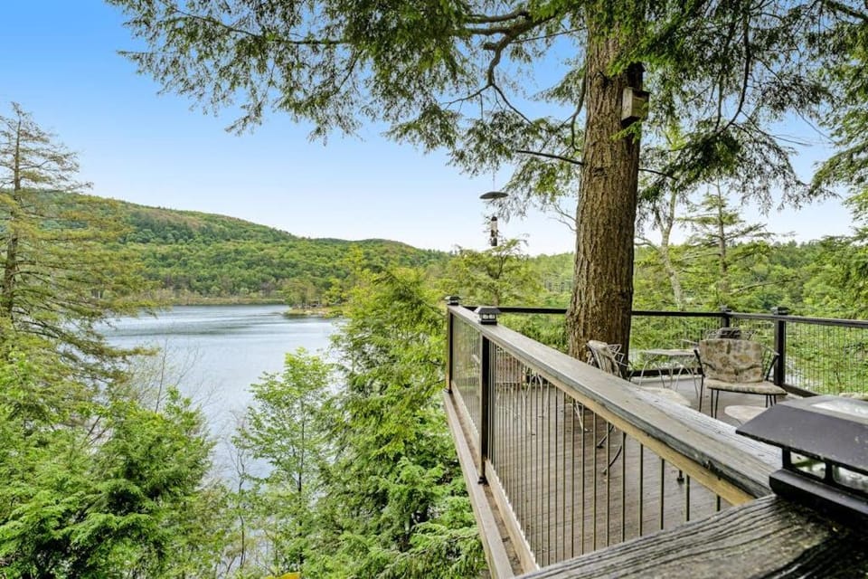 Beebe Lake House House in Lake Champlain