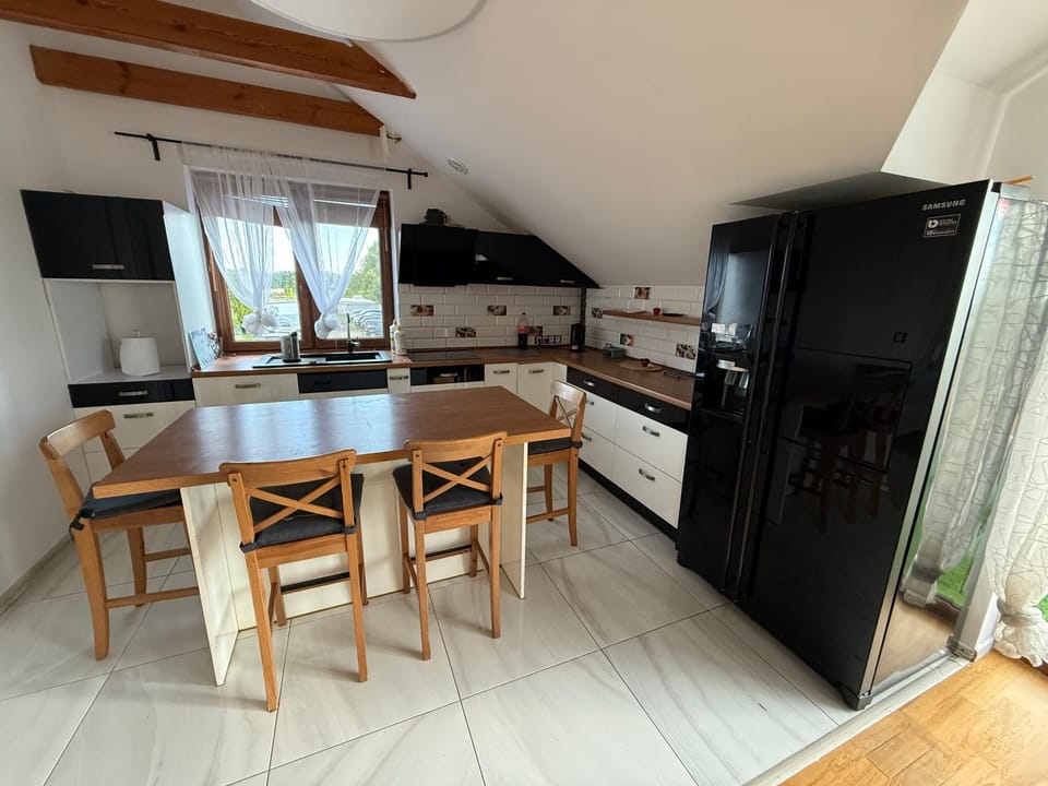 Kitchen or kitchenette, Dining area, dishwasher