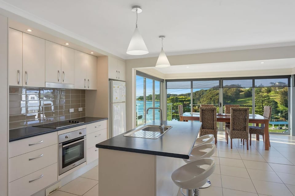 Champagne Views House in Narooma