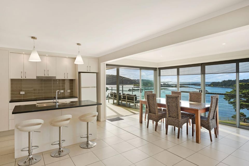 Champagne Views House in Narooma
