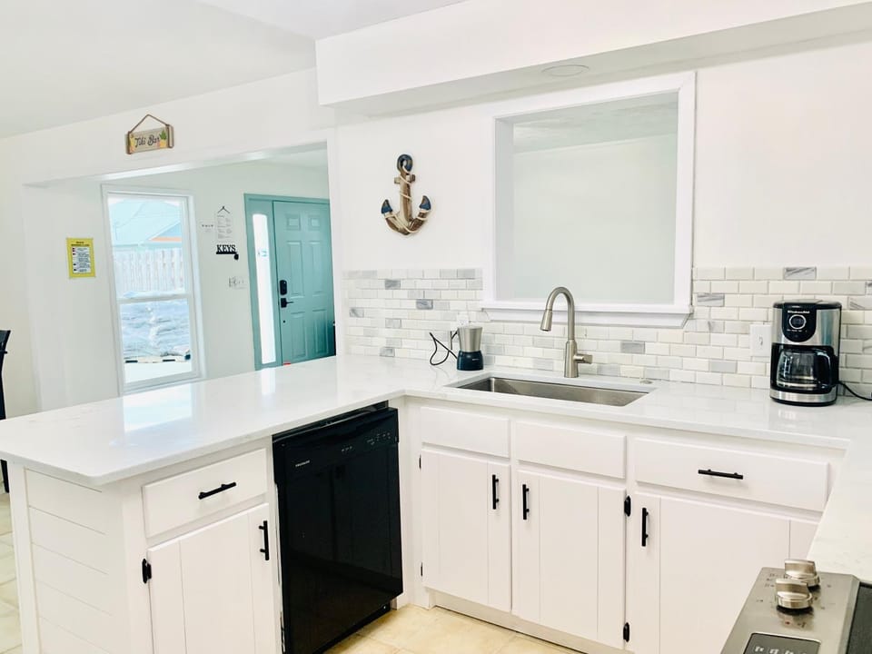 Kitchen or kitchenette, dishwasher, pet friendly, stove