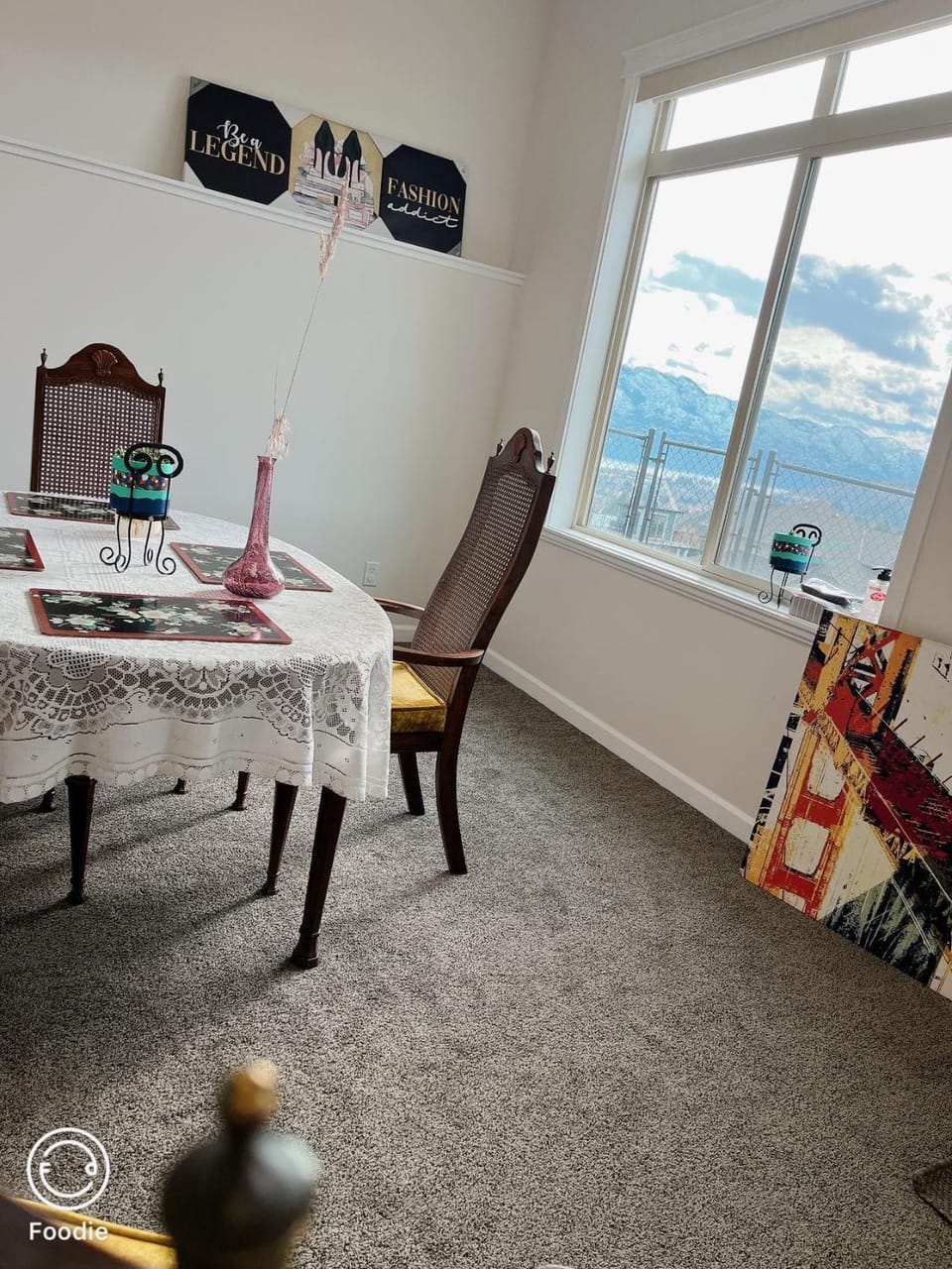 1 bedroom lake Mountain view Bed and Breakfast in West Kelowna