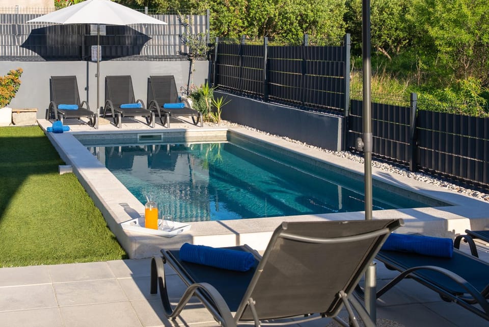 Property building, Swimming pool