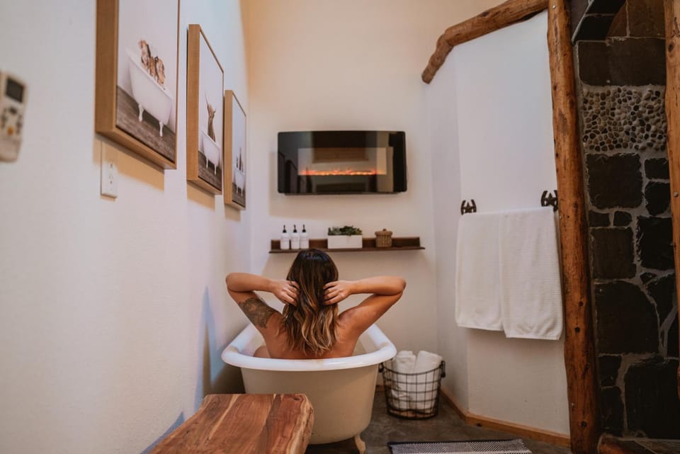 Bathroom, Spa and wellness centre/facilities, Bath, flat iron, towels