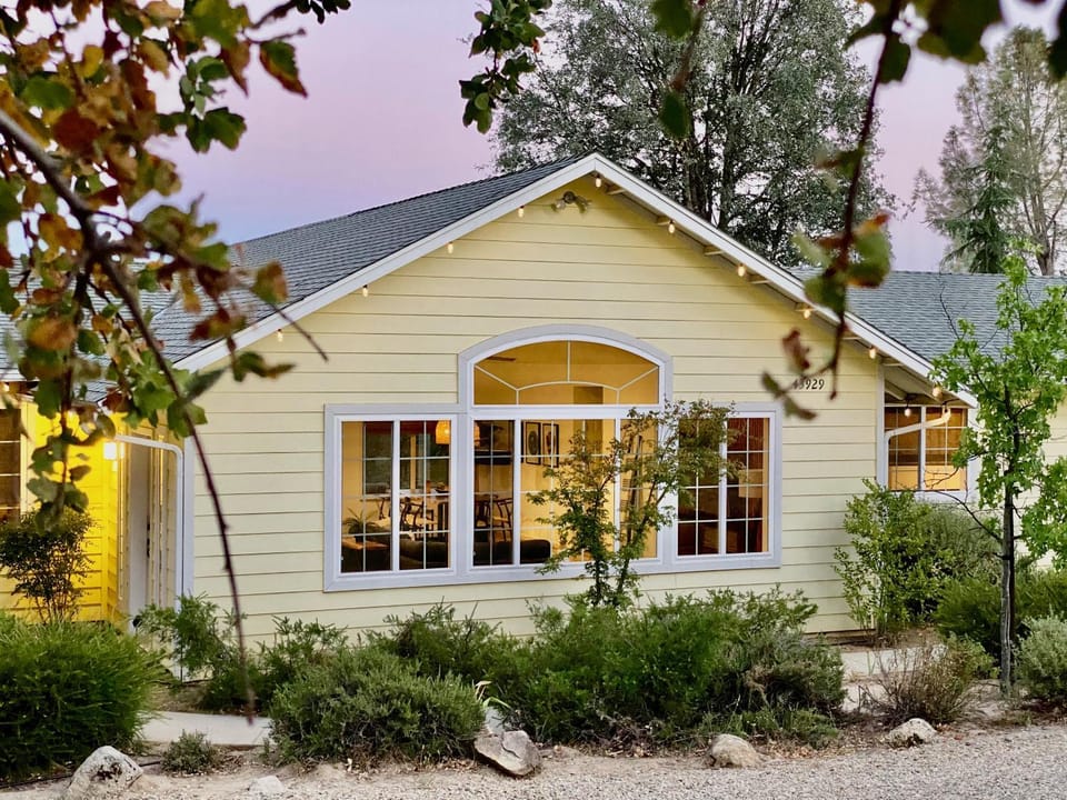 Property building, Spring, Day, Garden, Garden view