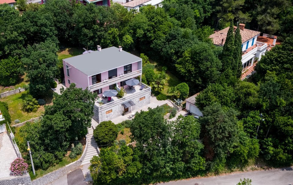 Property building, Neighbourhood, Natural landscape, Bird's eye view, Garden, Garden view