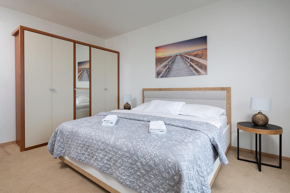 Bedroom, wardrobe