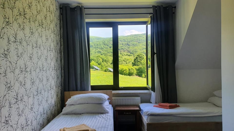 Bed, Photo of the whole room, Mountain view