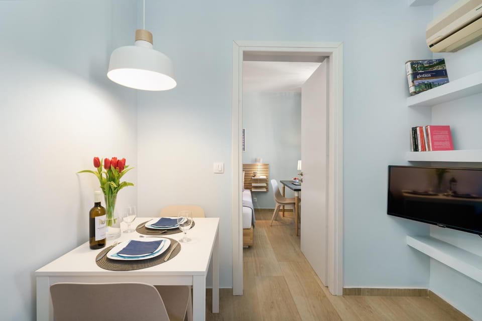 TV and multimedia, Dining area, air conditioner
