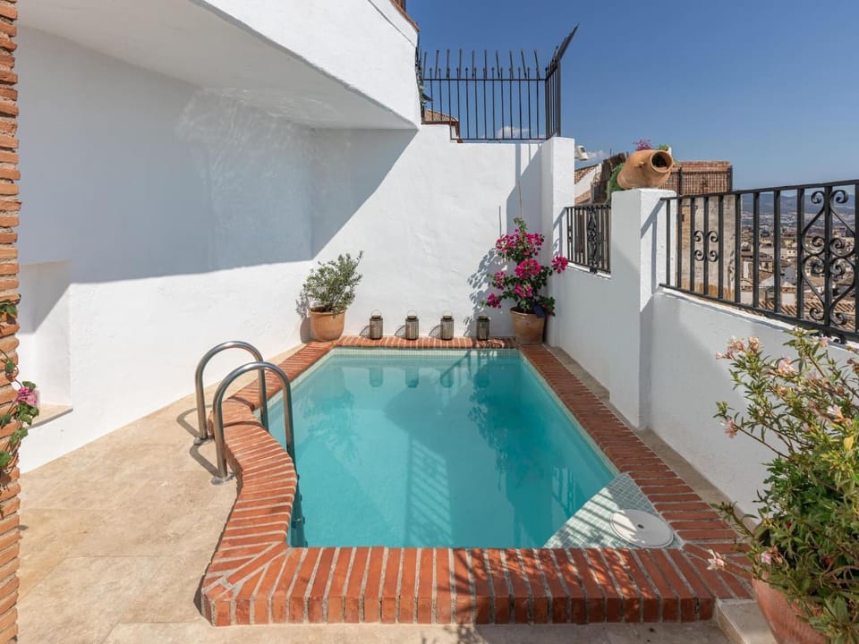 Balcony/Terrace, Swimming pool