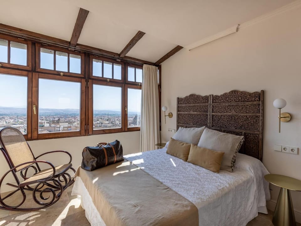 Bed, Photo of the whole room, Bedroom, City view