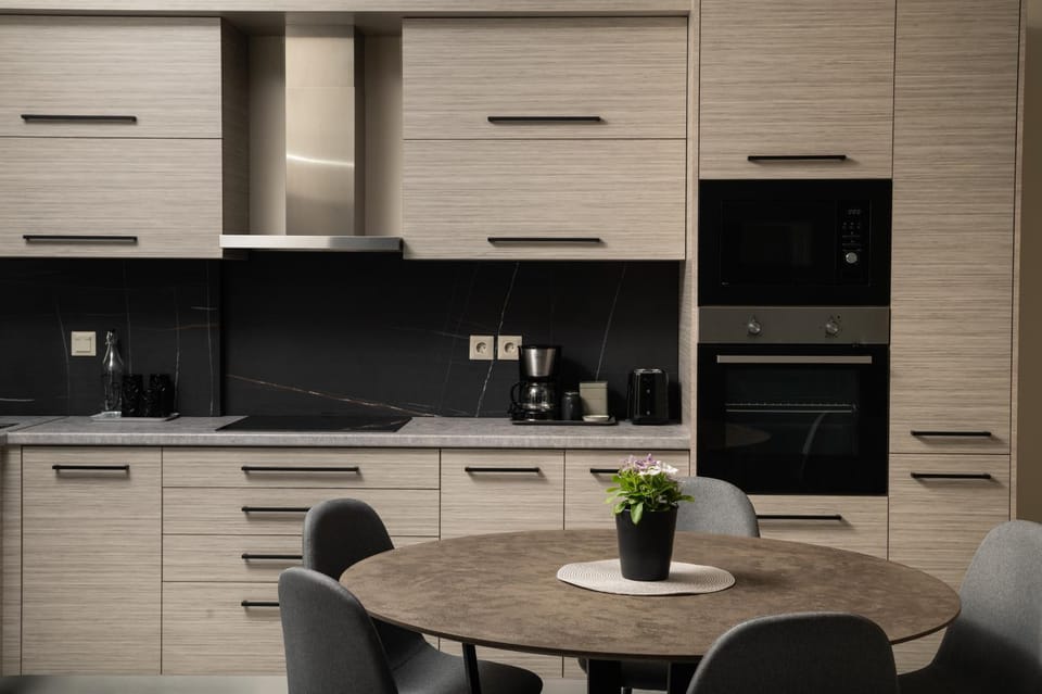 Kitchen or kitchenette, Dining area, minibar, pet friendly, stove