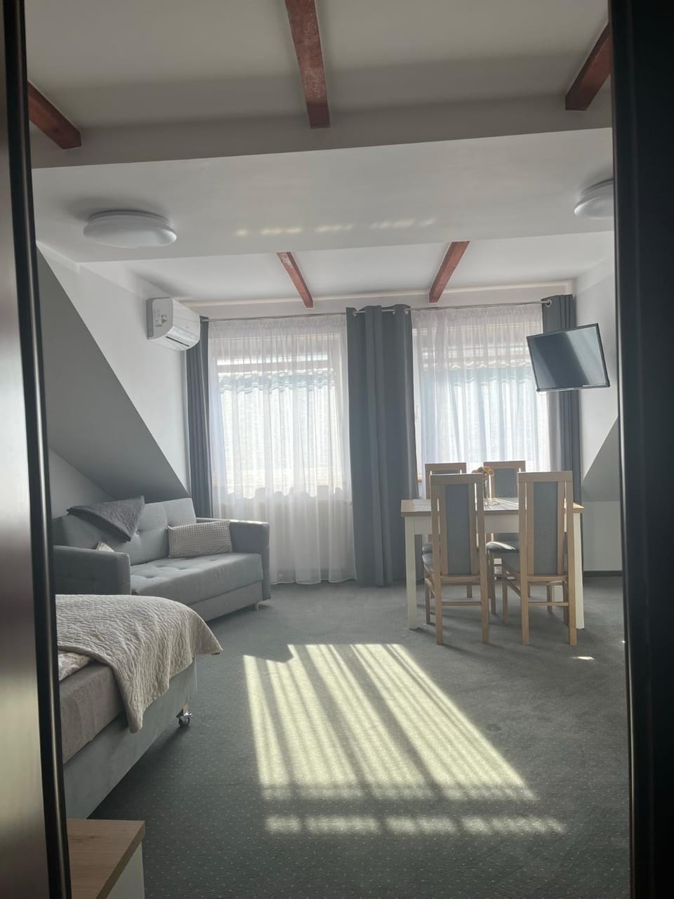 TV and multimedia, Living room, air conditioner