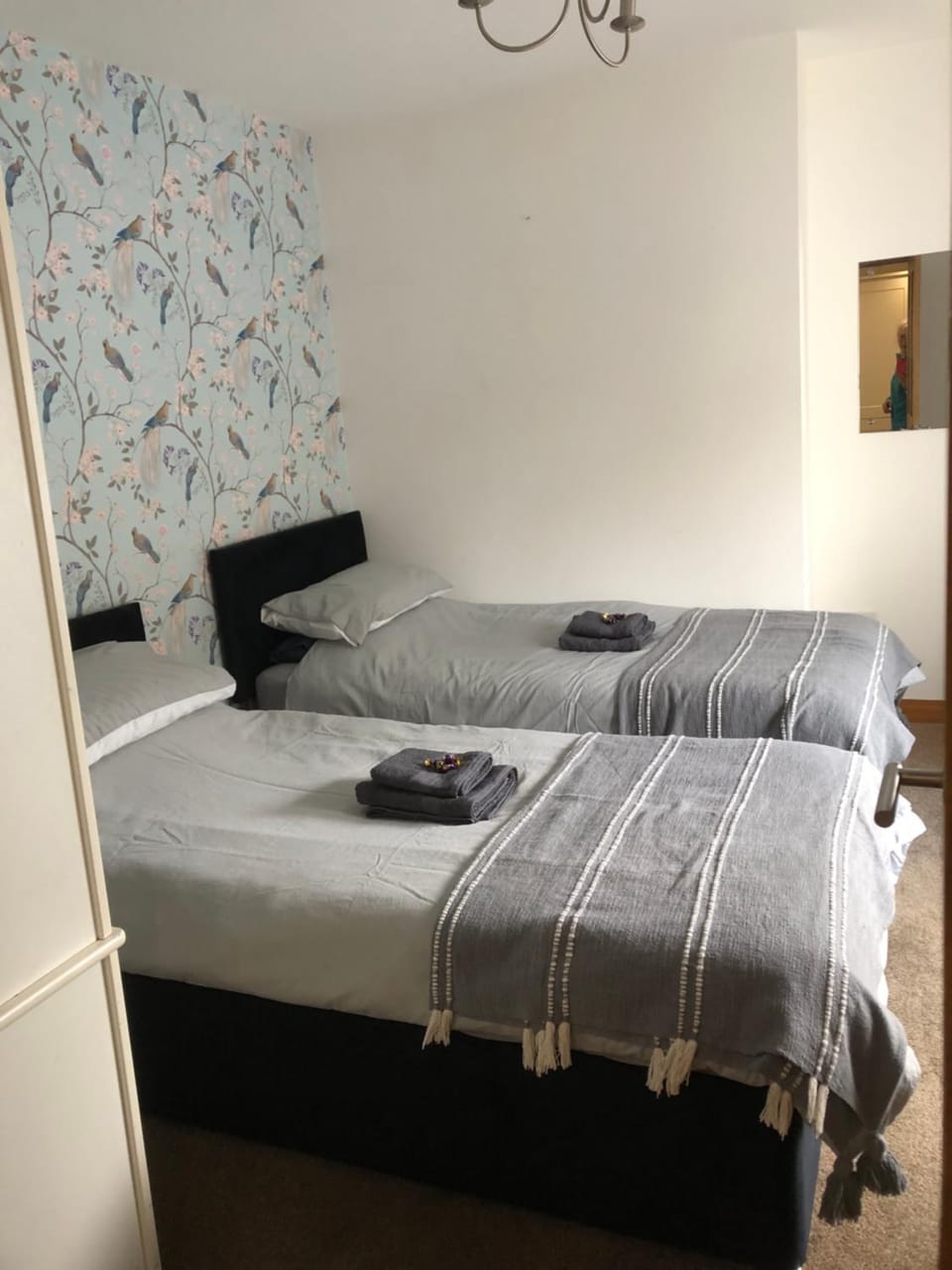 Sweet Caroline at Longton. Great location for Stoke on Trent, The Potteries and Alton Towers. Apartment in Stoke-on-Trent