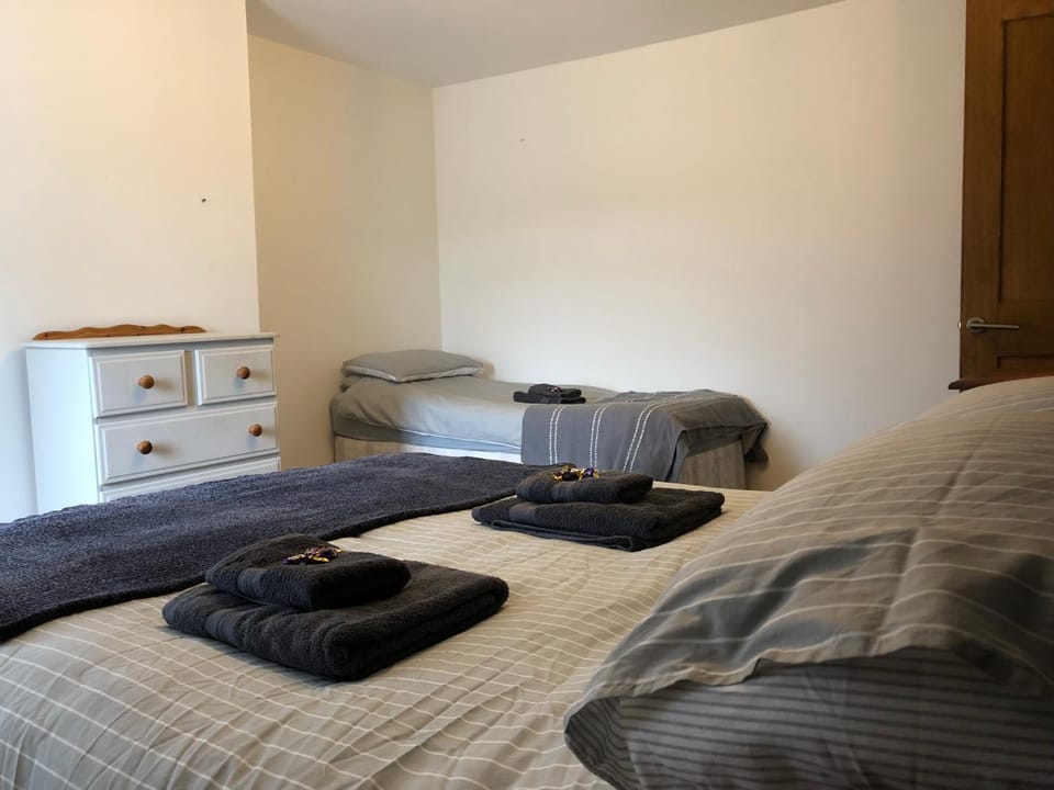 Sweet Caroline at Longton. Great location for Stoke on Trent, The Potteries and Alton Towers. Apartment in Stoke-on-Trent