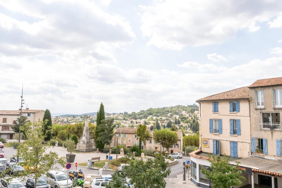 Day, Neighbourhood, City view, Parking