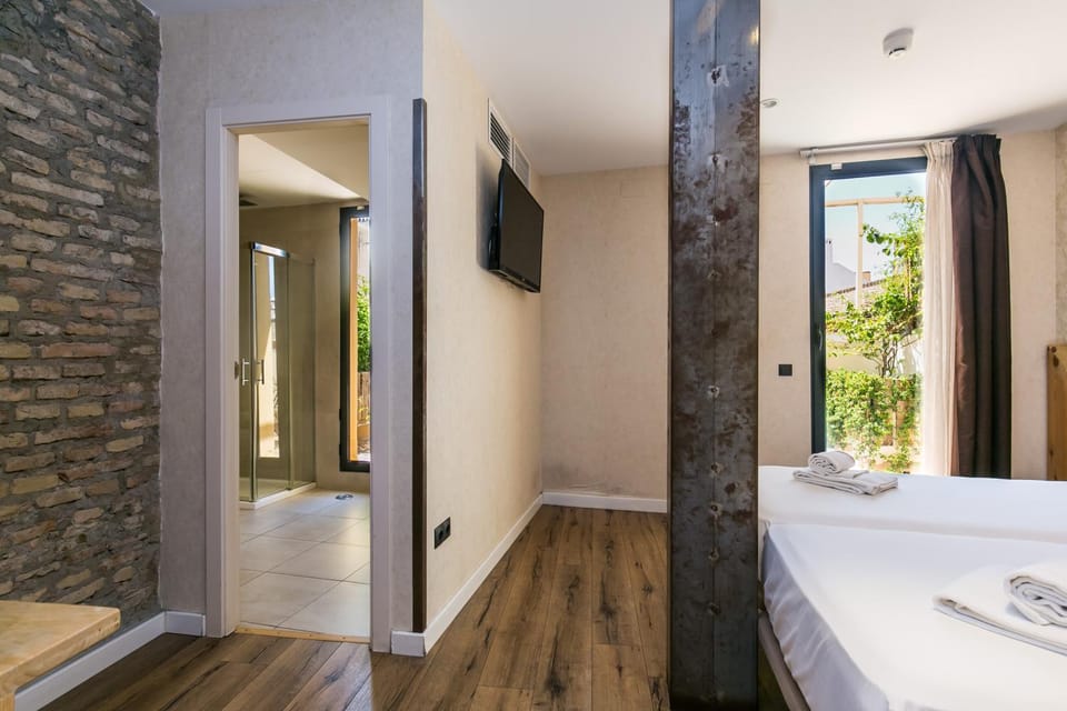 Black Swan the Penthouse Bed and Breakfast in Seville