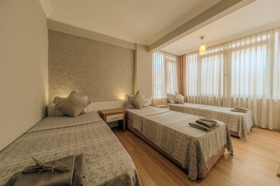 Photo of the whole room, towels