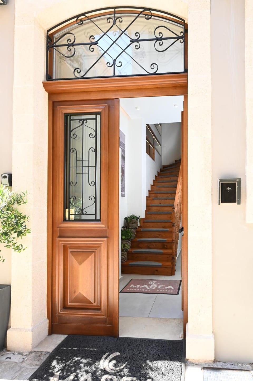 Facade/entrance