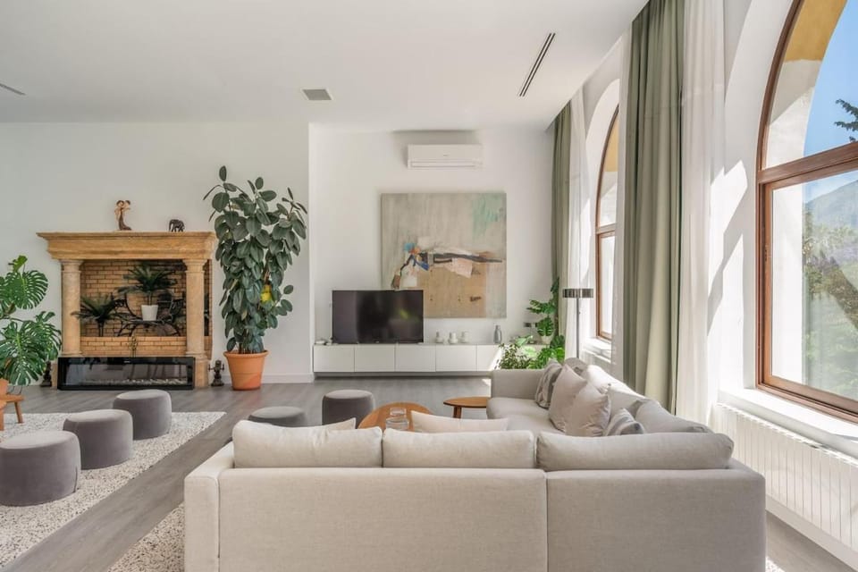 Living room, Seating area, air conditioner