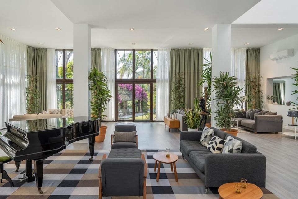 Living room, Seating area