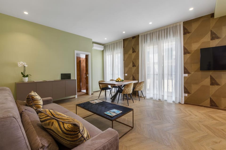 Day, Living room, Seating area