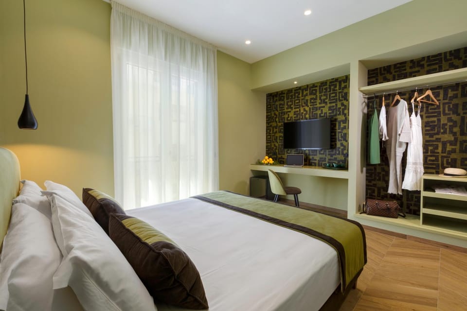 Bed, TV and multimedia