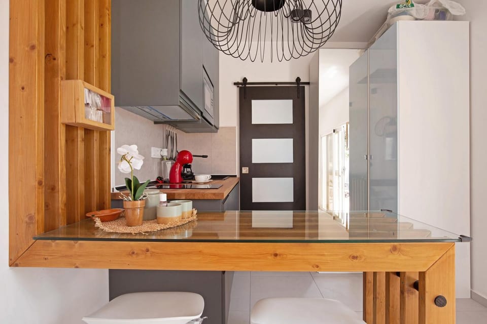 Kitchen or kitchenette, Living room