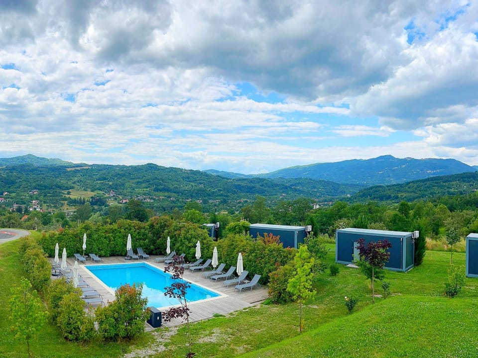 Day, Natural landscape, Mountain view, Pool view, Swimming pool, sunbed