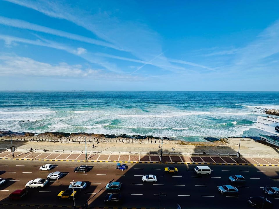 ALEX HOMES - Sporting Cozy Apartments with Direct Sea View Apartment in Alexandria