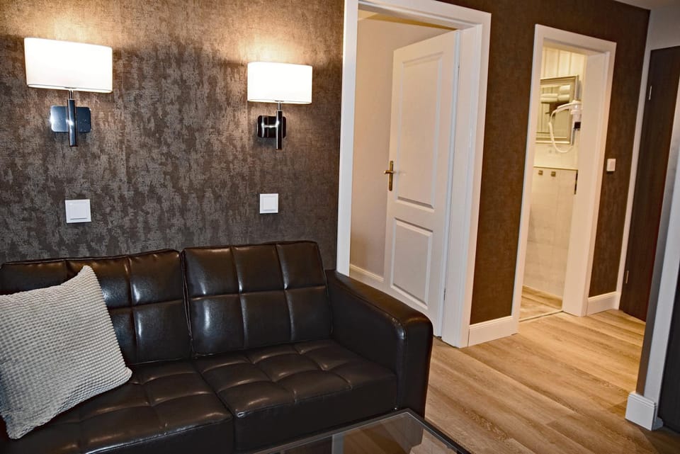 Living room, Other, Photo of the whole room, Decorative detail, Seating area