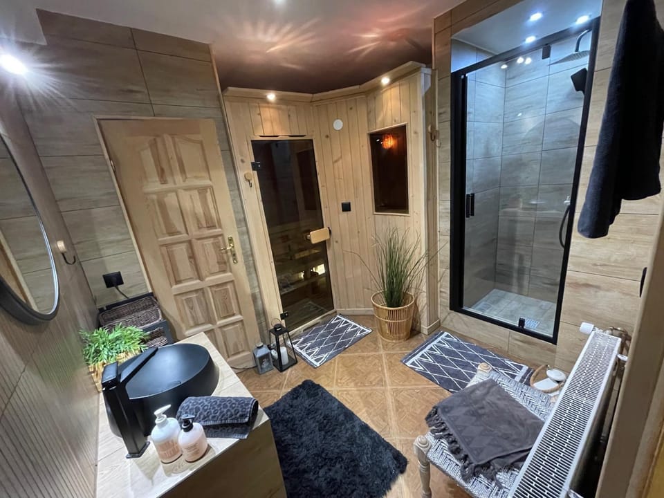 Shower, Sauna, Bathroom, towels