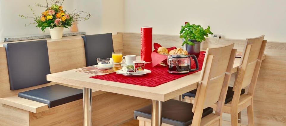 Coffee/tea facilities, Dining area