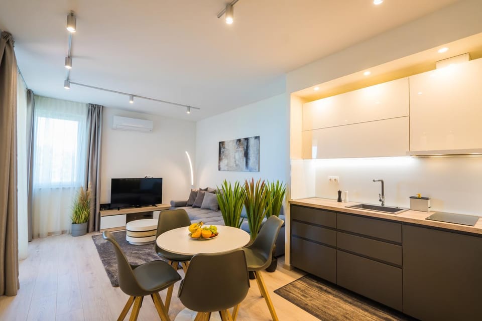 TV and multimedia, Kitchen or kitchenette, Living room, Dining area