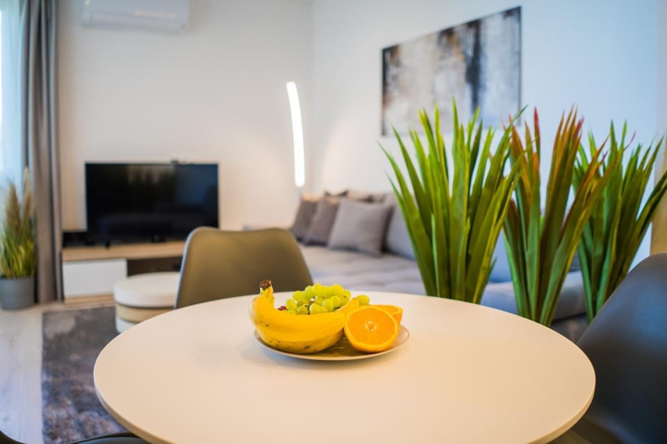 TV and multimedia, Living room, Dining area